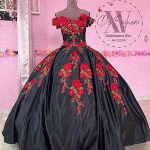 Vestido negro bordado con rosas
